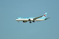 HL8081 @ YVR - KE71 from ICN - by Manuel Vieira Ribeiro