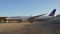 N2142U @ KSFO - SFO 2018. - by Clayton Eddy