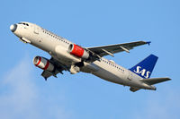 OY-KAM @ CPH - Copenhagen 31.10.2018 T/O R-22R - by leo larsen