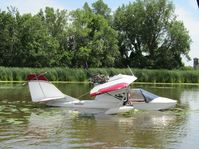 N22KE @ 96WI - on water at sea plane base - by magnaman