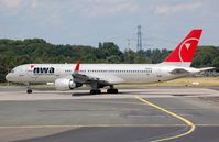 N546US @ EDDL - NWA B752 lining-up. - by FerryPNL
