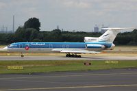 RA-85652 @ EDDL - S7 TU154M lining up - by FerryPNL