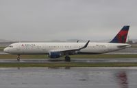 N352DN @ KBOS - Airbus A321-211 - by Mark Pasqualino