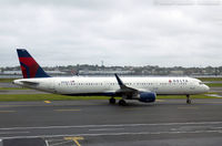 N303DN @ KLGA - Airbus A321-211 - Delta Air Lines  C/N 7061, N303DN
