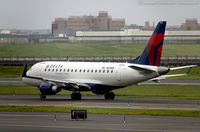 N818MD @ KLGA - Embraer 170SU (ERJ-170-100SU) - Delta Connection (Shuttle America)   C/N 17000039, N818MD
