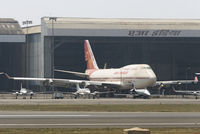 VT-ESN @ VABB - 'Tanjore' - by Arjun Sarup