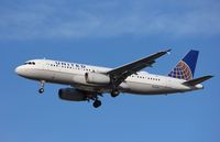 N422UA @ KLAS - Airbus A320-232