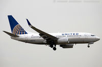 N27722 - Boeing 737-724 - United Airlines  C/N 28789, N27722 - by Dariusz Jezewski www.FotoDj.com