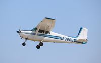 N8928B @ KOSH - Cessna 172