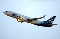 N525AS @ KEWR - Boeing 737-890 - Alaska Airlines  C/N 35692, N525AS