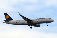 D-AIZY @ EGLL - D-AIZY   Airbus A320-214(SL) [5769] (Lufthansa) Home~G 29/05/2015. On approach 27L. - by Ray Barber