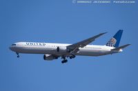 N76065 @ KEWR - Boeing 767-424/ER - United Airlines  C/N 29460, N76065 - by Dariusz Jezewski www.FotoDj.com