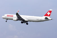 HB-IOO @ EDDH - 