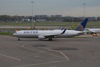 N672UA @ EHAM - United