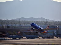 N555LV @ KPHX - Seen at Phoenix Sky Harbor International Airport - by Daniel Metcalf