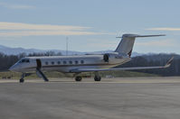 N528QS @ KTRI - Awaiting passengers at Tri-Cities Airport (KTRI) for a trip to Florida.