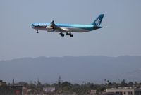 F-OSUN @ LAX - Air Tahiti - by Florida Metal