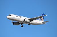 N418UA @ KLAS - Airbus A320-232