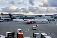 OY-KBM @ KSFO - SFO 2019. - by Clayton Eddy
