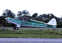 OY-BTS @ RKE - Roskilde Air Show 23.8.2009 - by leo larsen