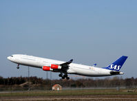 LN-RKP @ EKCH - LN-RKP taking off rw 22R