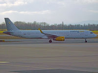 EC-MLM @ LOWW - At Schwechat - by Micha Lueck