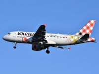 EC-MUT @ LFBD - Volotea VOE2TA from Nantes (NTE) landing runway 05 - by Jean Christophe Ravon - FRENCHSKY