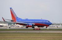 N789SW @ KHOU - Boeing 737-7H4 - by Mark Pasqualino