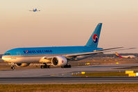 HL8048 @ EDDF - evening sun - by Uwe Zinke