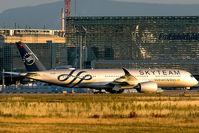 VN-A897 @ EDDF - early morning - by Uwe Zinke