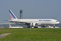 F-GSPP @ LFPG - Air France B772 slowing down after landing - by FerryPNL