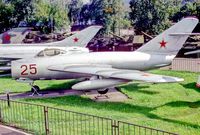 25 RED - Central museum of armed forces Moscow 22.8.2003 - by leo larsen