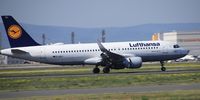 D-AIUJ @ EDDF - A320 landing at EDDF - by Nico Neumüller