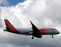 OE-IJX @ EKCH - OE-IJX landing rw 04L