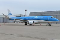 PH-EXW @ EDDL - Embraer ERJ-175STD 170-200 - WA KLC KLM Cityhopper - 17000710 - PH-EXW - 28.10.2018 - DUS - by Ralf Winter