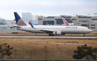 N68817 @ KLAX - United