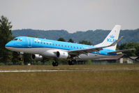 PH-EXK @ LOWG - KLM ERJ-175 @GRZ