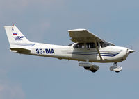 S5-DIA @ LOWG - Landing on rwy 17C - by Andreas Müller