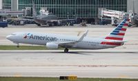 N825NN @ KMIA - American 737-823