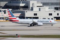 N832NN @ KMIA - American 737-823