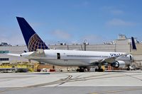 N672UA @ SFO - SFO 2019. - by Clayton Eddy