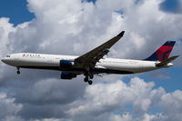 N816NW @ EGLL - Landing RWY 27L - by DominicHall