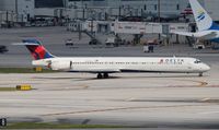 N908DA @ KMIA - MIA spotting - by Florida Metal