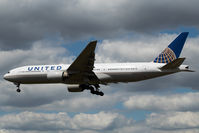 N216UA @ EGLL - Landing RWY 27L - by DominicHall