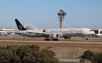 B-2032 @ KLAX - LAX spotting - by Florida Metal