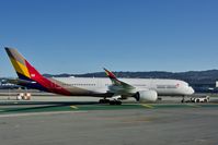 HL8360 @ KSFO - SFO 2019.