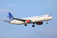 OY-KBB @ CPH - Copenhagen 12.7.2019 L/D R-22L - by leo larsen