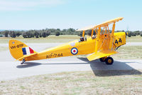 VH-BTP @ YSEN - De Havilland DH82A Tiger Moth VH-BTP. Formerly RAAF serial number A17-744. Serpentine 05/11/17.