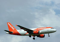 OE-LQD @ EKCH - OE-LQD landing rw 04L