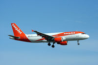 HB-JXD @ EKCH - HB-JXD landing rw 22L